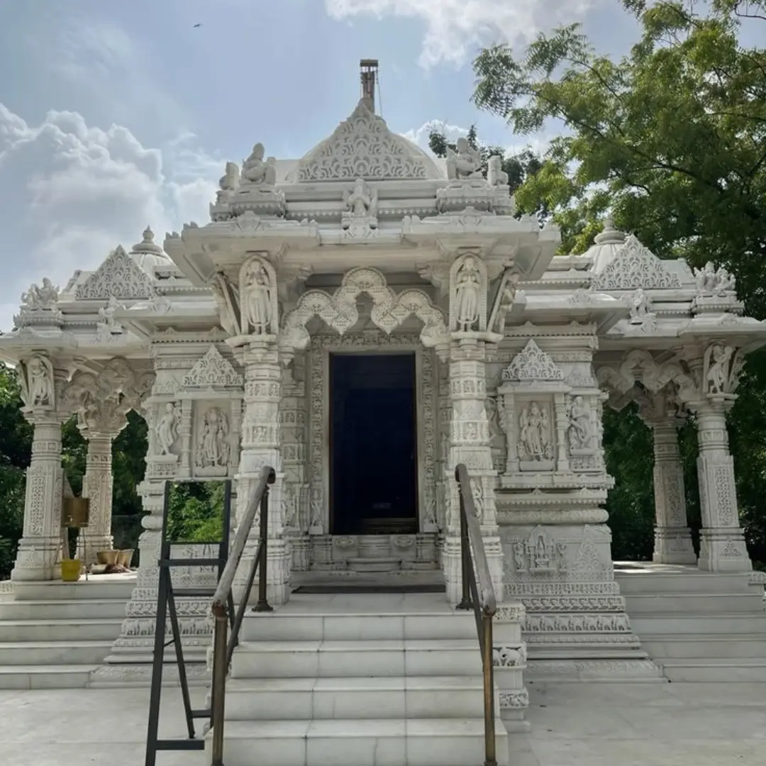 Large outdoor marble Jain temple for community and sangh